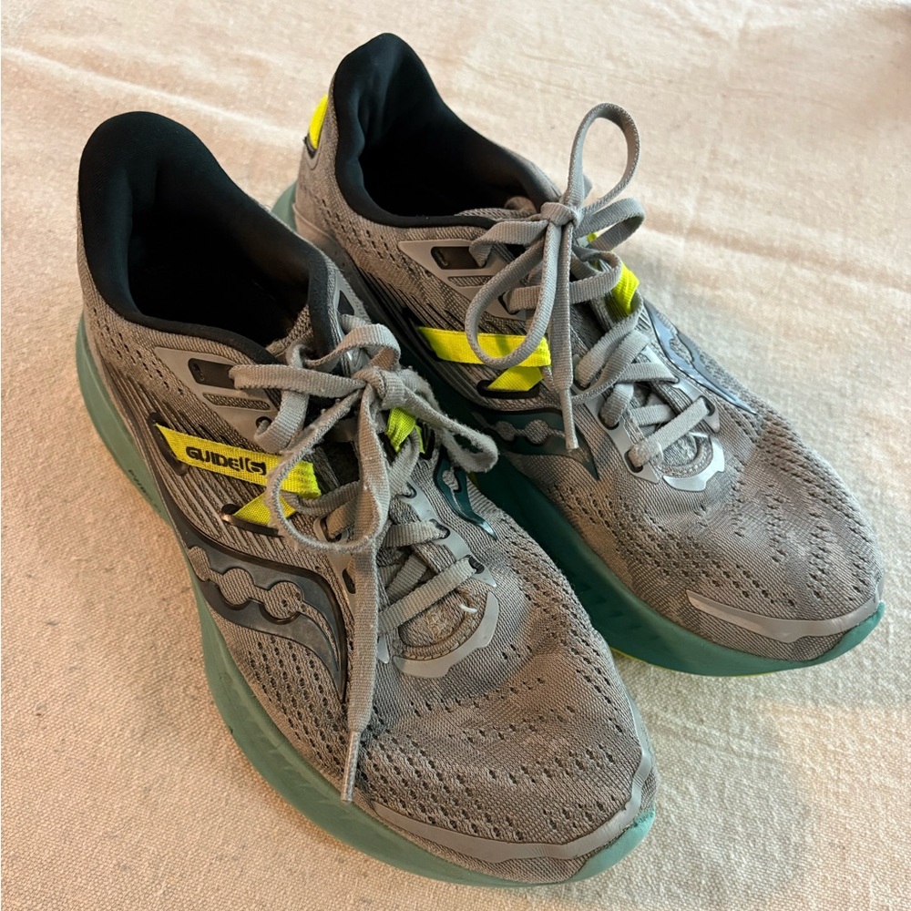 Saucony Guide 16 Running Shoes in Fossil Moss Men’s 7